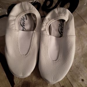 NWT Little GIRLS Capezio Gymnastics 10m shoe